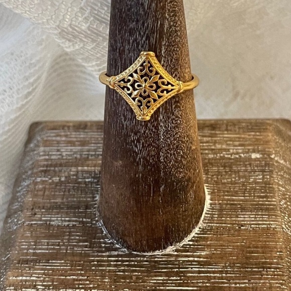 Vintage-Inspired Filigree Gold-Tone Ring Size 7 - Picture 3 of 3